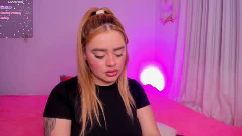 Isabella Arias online show from January 6, 2025, 5:52 am