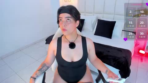 isabella_clarkk online show from April 16, 2026, 5:52 am