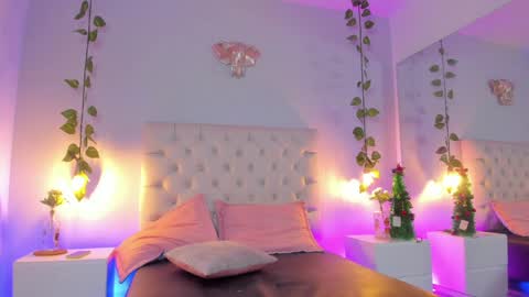 Snapshot of isabella_flowerss chatting on January 12, 2025, 1:53 am online show from January 12, 2025, 1:53 am