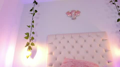 Snapshot of isabella_flowerss chatting on January 16, 2025, 2:41 am online show from January 16, 2025, 2:41 am