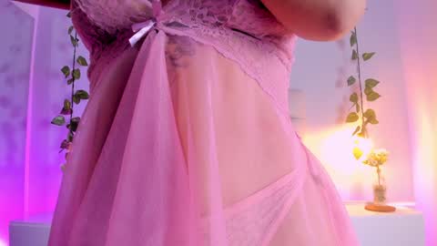 Snapshot of isabella_flowerss chatting on February 2, 2025, 7:25 pm online show from February 2, 2025, 7:25 pm