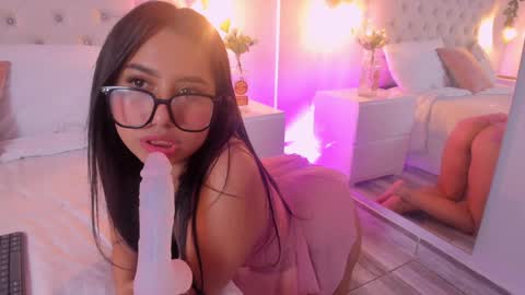 Snapshot of isabella_flowerss chatting on February 5, 2025, 10:12 pm online show from February 5, 2025, 10:12 pm