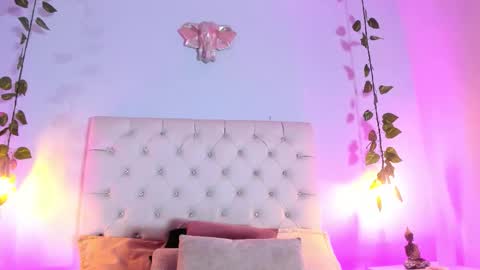 Snapshot of isabella_flowerss chatting on November 5, 2025, 8:42 pm online show from November 5, 2025, 8:42 pm