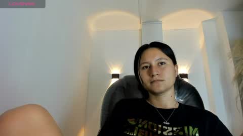 Isabella online show from July 9, 2026, 7:45 am
