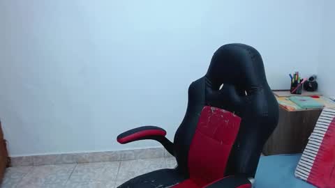 Snapshot of isabella_hots chatting on February 16, 2025, 9:59 am estefania online show from February 16, 2025, 9:59 am