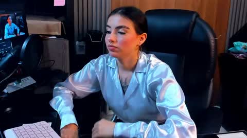 ISABELLA online show from June 3, 2026, 8:14 pm