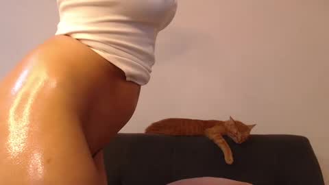 Snapshot of isabella_jones9 chatting on March 11, 2025, 2:32 am ISABELLA online show from March 11, 2025, 2:32 am