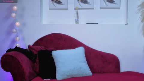 Snapshot of isabella_lt chatting on May 11, 2026, 10:32 am online show from May 11, 2026, 10:32 am