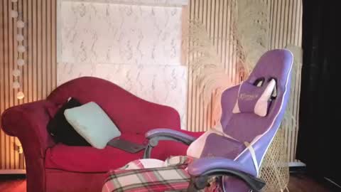 Snapshot of isabella_lt chatting on July 6, 2026, 11:29 am online show from July 6, 2026, 11:29 am