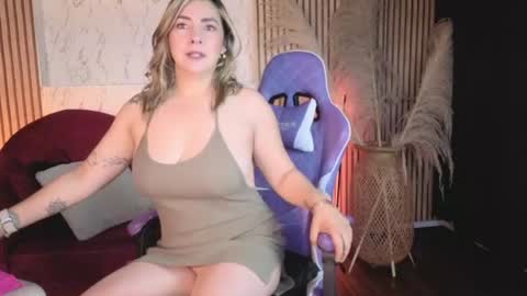 Snapshot of isabella_lt chatting on July 29, 2026, 10:24 am online show from July 29, 2026, 10:24 am