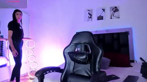 Snapshot of isabella_moon9 chatting on July 18, 2026, 12:31 pm Isabella Moon9 online show from July 18, 2026, 12:31 pm
