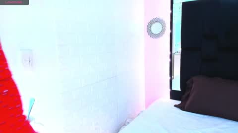 Snapshot of isabella_queen8 chatting on January 4, 2025, 1:10 am Isabella Your Queen online show from January 4, 2025, 1:10 am