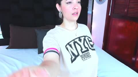 Snapshot of isabella_queen8 chatting on January 21, 2025, 3:37 am Isabella Your Queen online show from January 21, 2025, 3:37 am