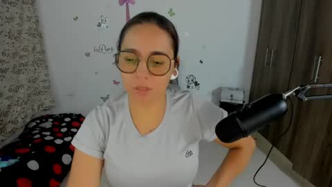 Isabella online show from April 28, 2026, 11:43 pm