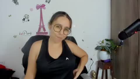 Snapshot of isabella_sweett_ chatting on July 19, 2026, 1:42 am Isabella online show from July 19, 2026, 1:42 am