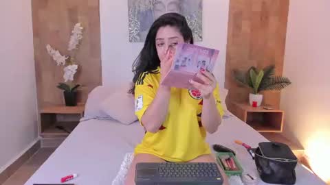 Snapshot of isabella_winkler chatting on June 17, 2026, 10:50 am isabella_winkler online show from June 17, 2026, 10:50 am