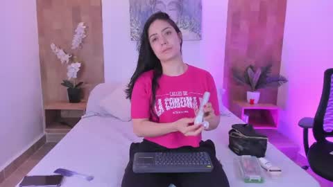 Snapshot of isabella_winkler chatting on June 18, 2026, 11:03 am isabella_winkler online show from June 18, 2026, 11:03 am