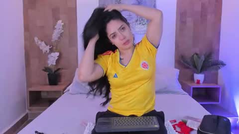 Snapshot of isabella_winkler chatting on July 3, 2026, 10:43 am isabella_winkler online show from July 3, 2026, 10:43 am