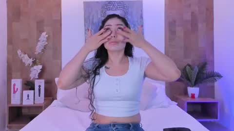 Snapshot of isabella_winkler chatting on July 5, 2026, 11:06 am isabella_winkler online show from July 5, 2026, 11:06 am