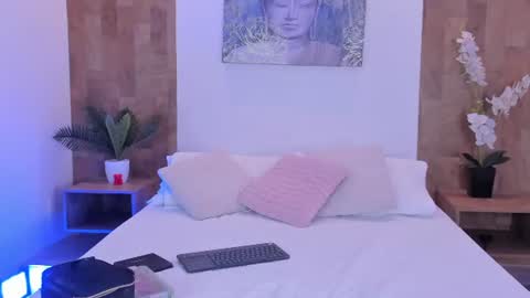Snapshot of isabella_winkler chatting on July 7, 2026, 10:52 am isabella_winkler online show from July 7, 2026, 10:52 am