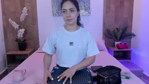 Snapshot of isabella_winkler chatting on July 29, 2026, 11:30 am isabella_winkler online show from July 29, 2026, 11:30 am