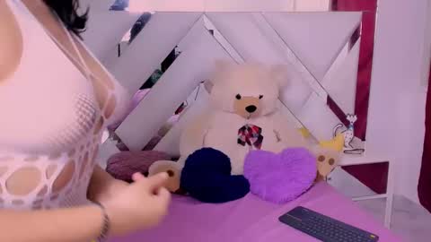 Snapshot of isabellaacruz chatting on February 1, 2025, 10:34 pm ISABELLA online show from February 1, 2025, 10:34 pm