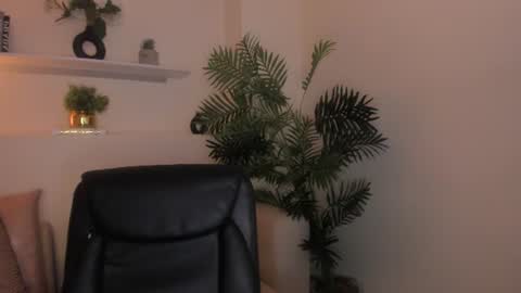 Isabella online show from June 28, 2026, 11:22 pm