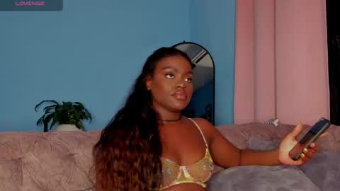 Snapshot of isabellabroms21 chatting on May 10, 2026, 2:50 am v online show from May 10, 2026, 2:50 am