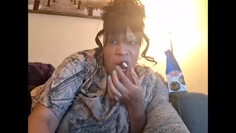 Isabella online show from October 21, 2025, 3:29 am