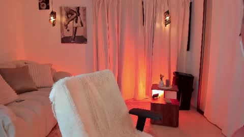 Snapshot of isabellalux_ chatting on June 25, 2026, 5:39 pm ISABELLA online show from June 25, 2026, 5:39 pm