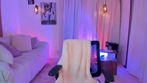 Snapshot of isabellalux_ chatting on June 28, 2026, 8:26 pm ISABELLA online show from June 28, 2026, 8:26 pm