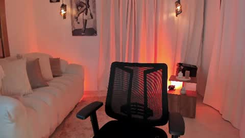 Snapshot of isabellalux_ chatting on July 12, 2026, 6:10 pm ISABELLA online show from July 12, 2026, 6:10 pm