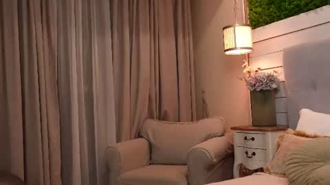 Snapshot of isabellamyst chatting on June 11, 2026, 12:32 am IsabellaMyst online show from June 11, 2026, 12:32 am