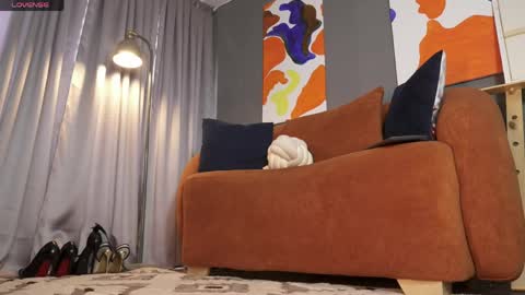 Help me with your follow independent model isabela online show from June 2, 2026, 7:27 pm