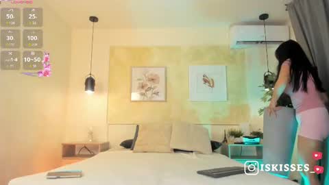 Snapshot of isabellasweet__ chatting on July 1, 2026, 4:14 am online show from July 1, 2026, 4:14 am