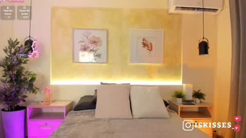 Snapshot of isabellasweet__ chatting on July 18, 2026, 4:05 am online show from July 18, 2026, 4:05 am