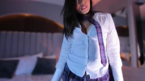 Isa  online show from February 4, 2026, 4:18 am