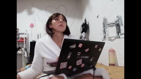 isabelle_sara online show from April 15, 2026, 4:19 am