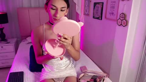 Isabelle Daza online show from April 17, 2026, 12:08 pm
