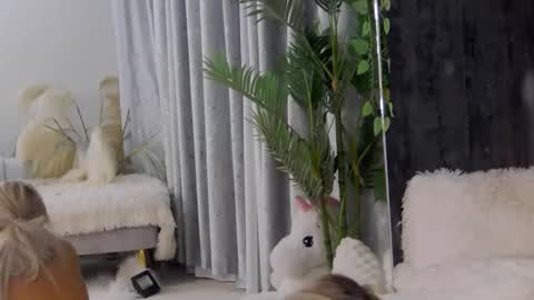 IsabelleEthan online show from April 23, 2026, 2:13 am