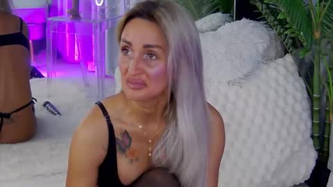 Snapshot of isabelleethan chatting on June 8, 2026, 1:28 am IsabelleEthan online show from June 8, 2026, 1:28 am