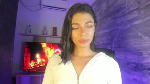 Snapshot of isabellefoxx chatting on January 3, 2025, 8:10 am Isa online show from January 3, 2025, 8:10 am