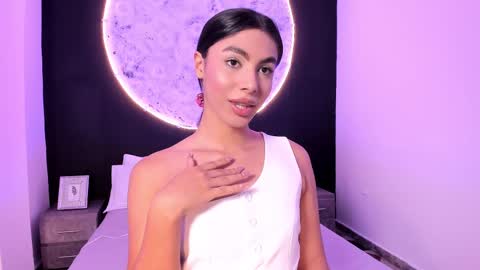 Snapshot of isabellefoxx chatting on March 5, 2025, 10:21 pm Isa online show from March 5, 2025, 10:21 pm