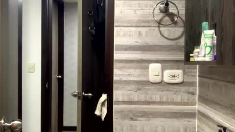 Isa online show from September 14, 2025, 1:05 am