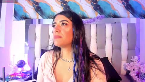 Snapshot of isadiazz chatting on June 9, 2026, 4:46 am Isa online show from June 9, 2026, 4:46 am
