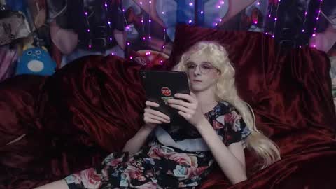 Sele online show from November 12, 2025, 9:36 pm