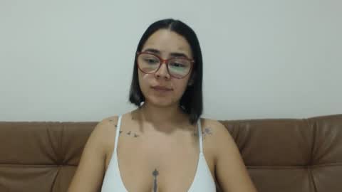 Snapshot of isemma chatting on October 15, 2025, 4:45 am Emma online show from October 15, 2025, 4:45 am