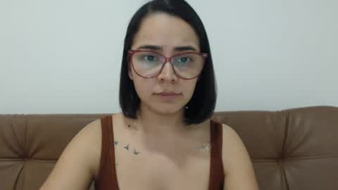 Snapshot of isemma chatting on November 8, 2025, 9:46 pm Emma online show from November 8, 2025, 9:46 pm