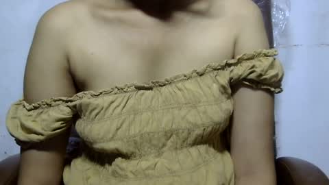 ishika_ishu online show from August 3, 2026, 3:27 am
