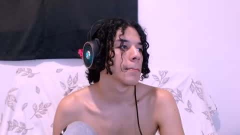 Snapshot of isidroglasc chatting on July 9, 2026, 11:42 pm Isidro online show from July 9, 2026, 11:42 pm